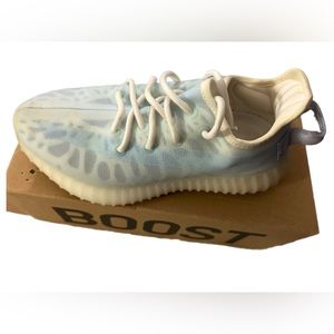 Size 4 Youth Yeezy 350 Boosts